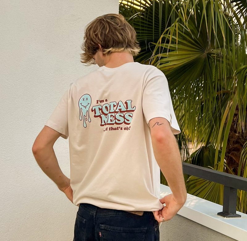 Henri Purnell | T-Shirt | I'm a Total Mess (print: light blue / brown) 2