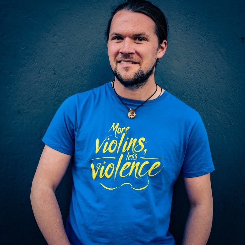 The Trouble Notes | T-Shirt | More Violins, less Violence 1