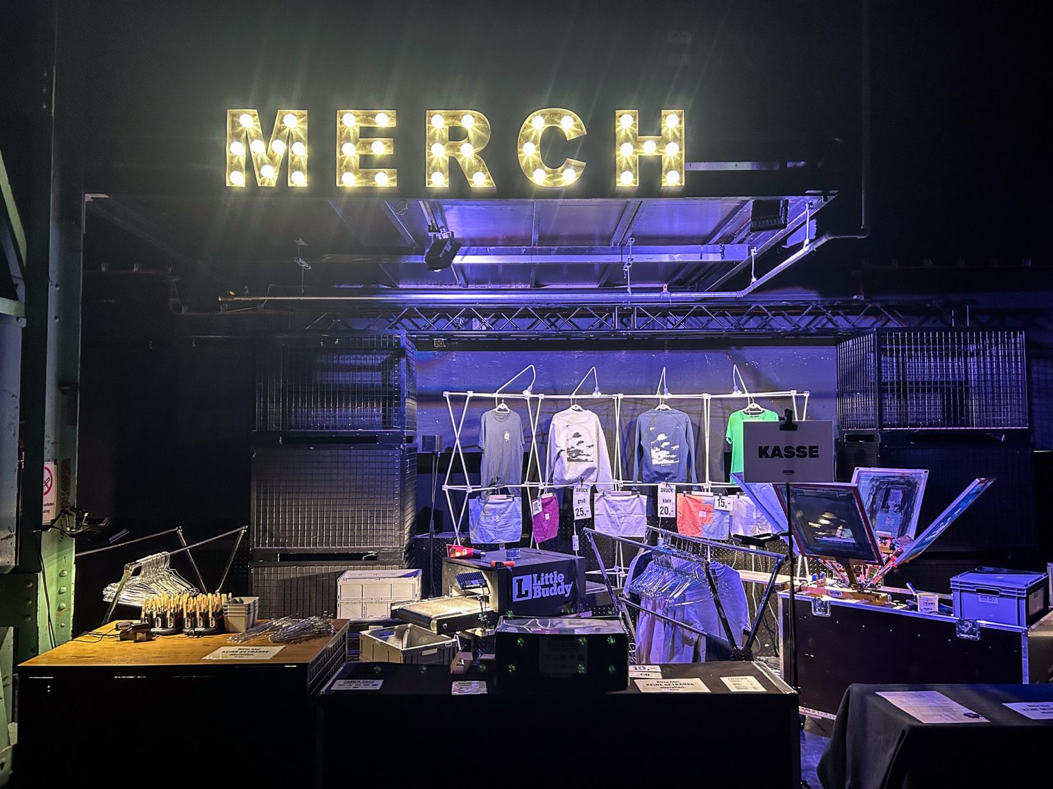 Mayberg Tour 2025 mit einzigartigem Merch-Konzept 7 Mayberg Print@Show 2025, Merch Booth